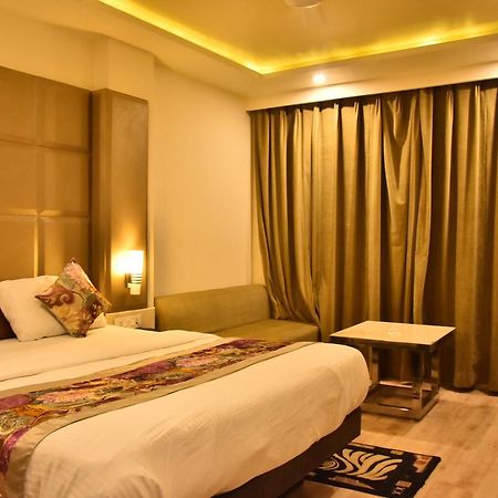 Hotel Deep Kanpur Dış mekan fotoğraf