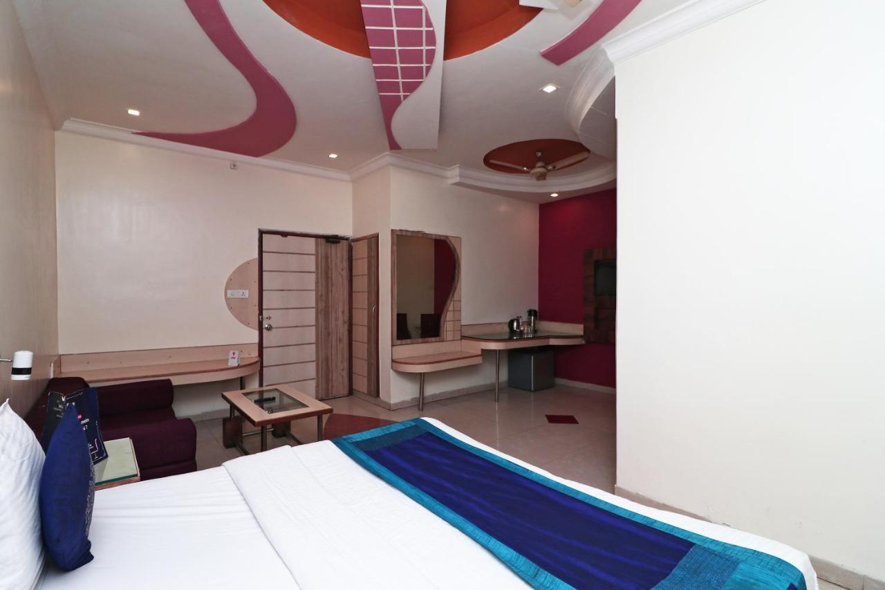 Hotel Deep Kanpur Dış mekan fotoğraf