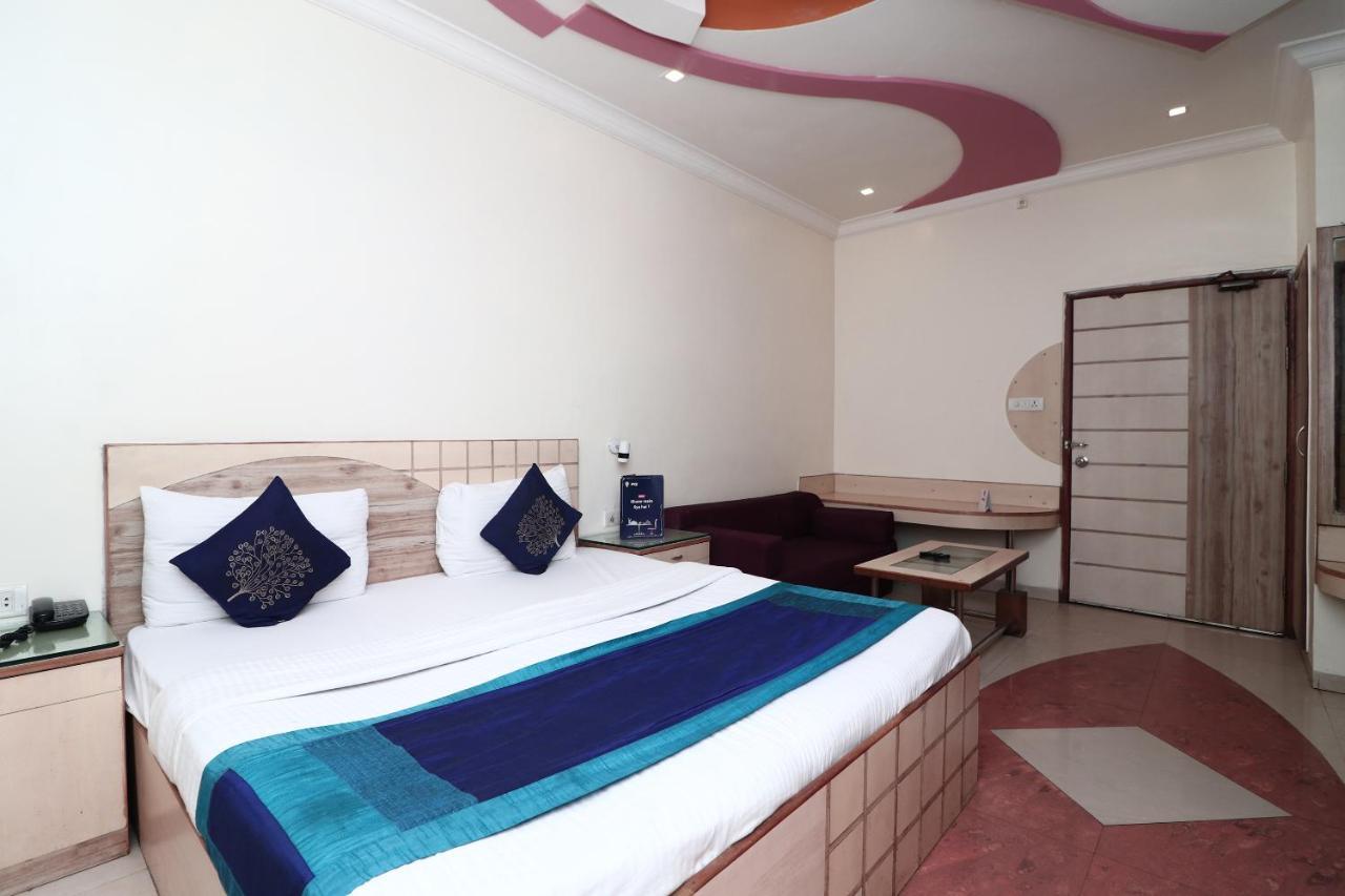 Hotel Deep Kanpur Dış mekan fotoğraf