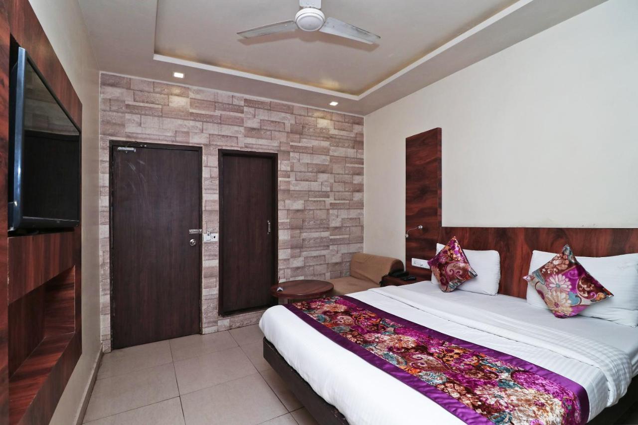 Hotel Deep Kanpur Dış mekan fotoğraf