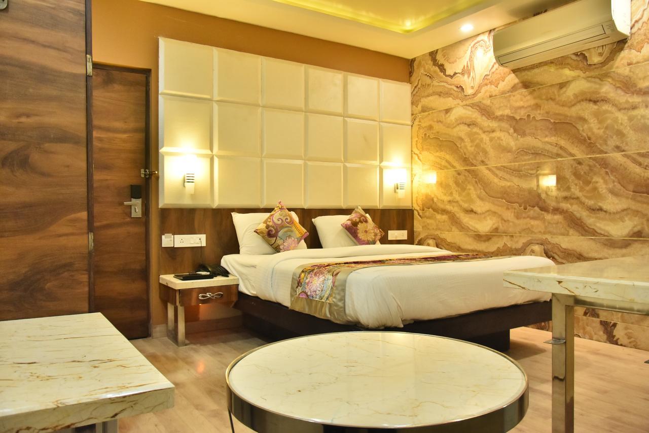 Hotel Deep Kanpur Dış mekan fotoğraf