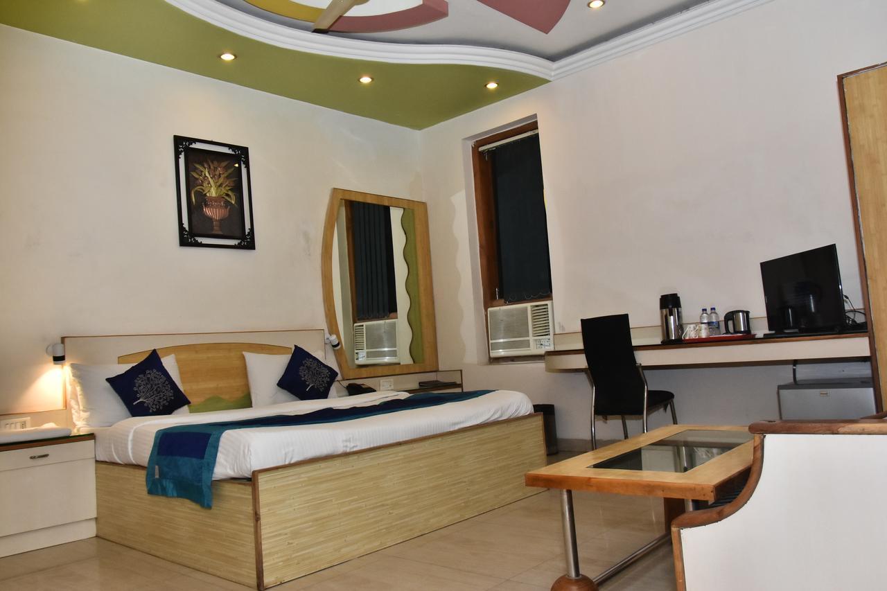 Hotel Deep Kanpur Dış mekan fotoğraf