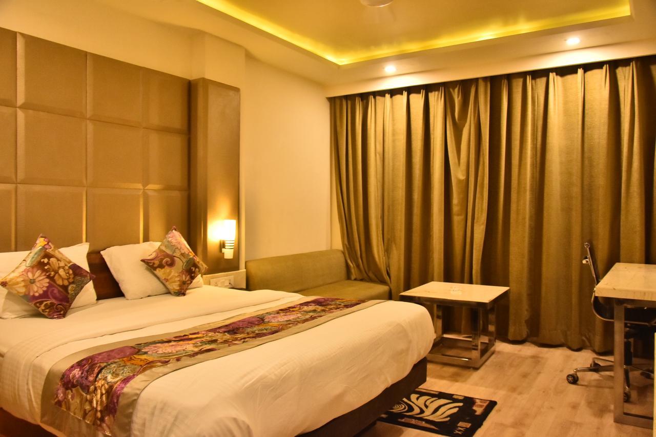 Hotel Deep Kanpur Dış mekan fotoğraf