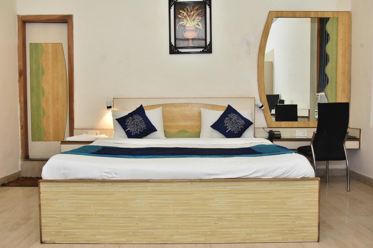 Hotel Deep Kanpur Dış mekan fotoğraf