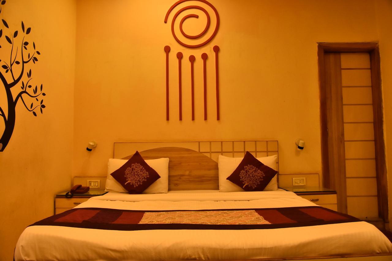 Hotel Deep Kanpur Dış mekan fotoğraf