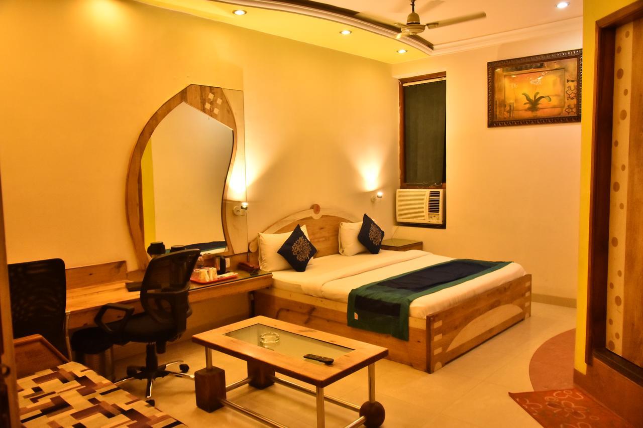 Hotel Deep Kanpur Dış mekan fotoğraf