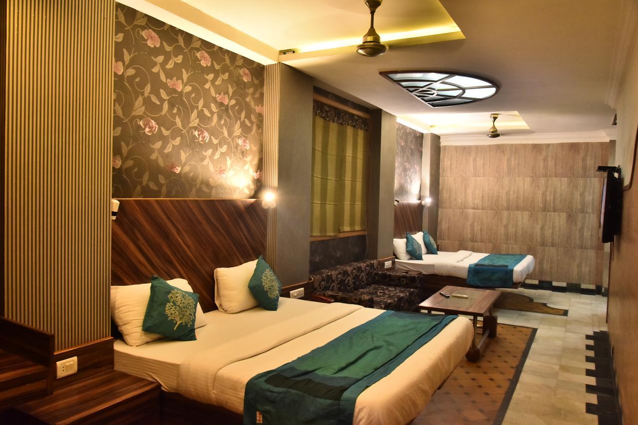 Hotel Deep Kanpur Dış mekan fotoğraf