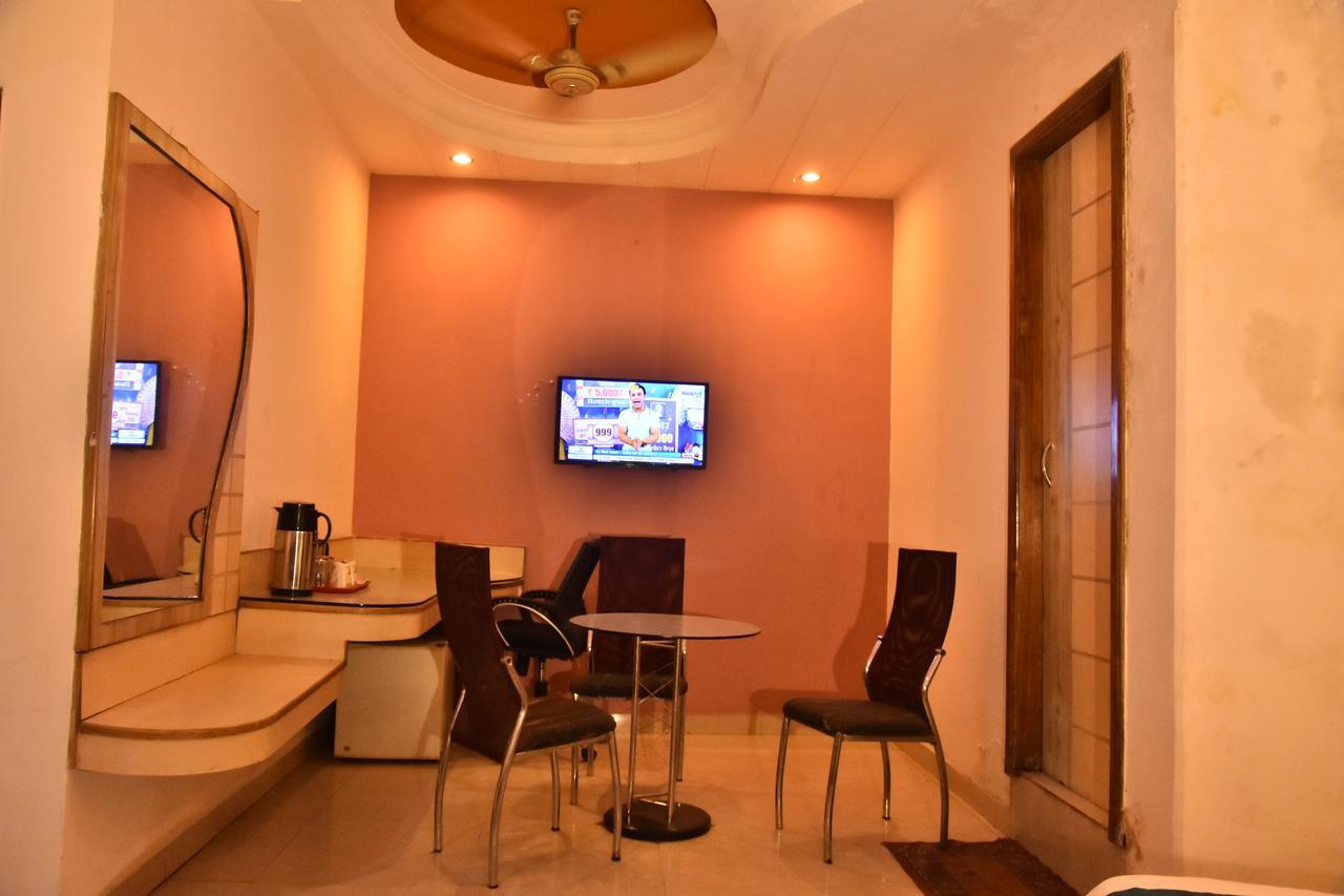 Hotel Deep Kanpur Dış mekan fotoğraf