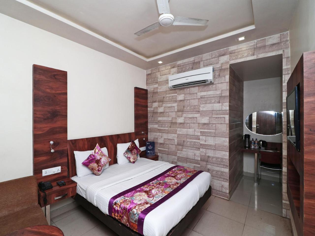 Hotel Deep Kanpur Dış mekan fotoğraf