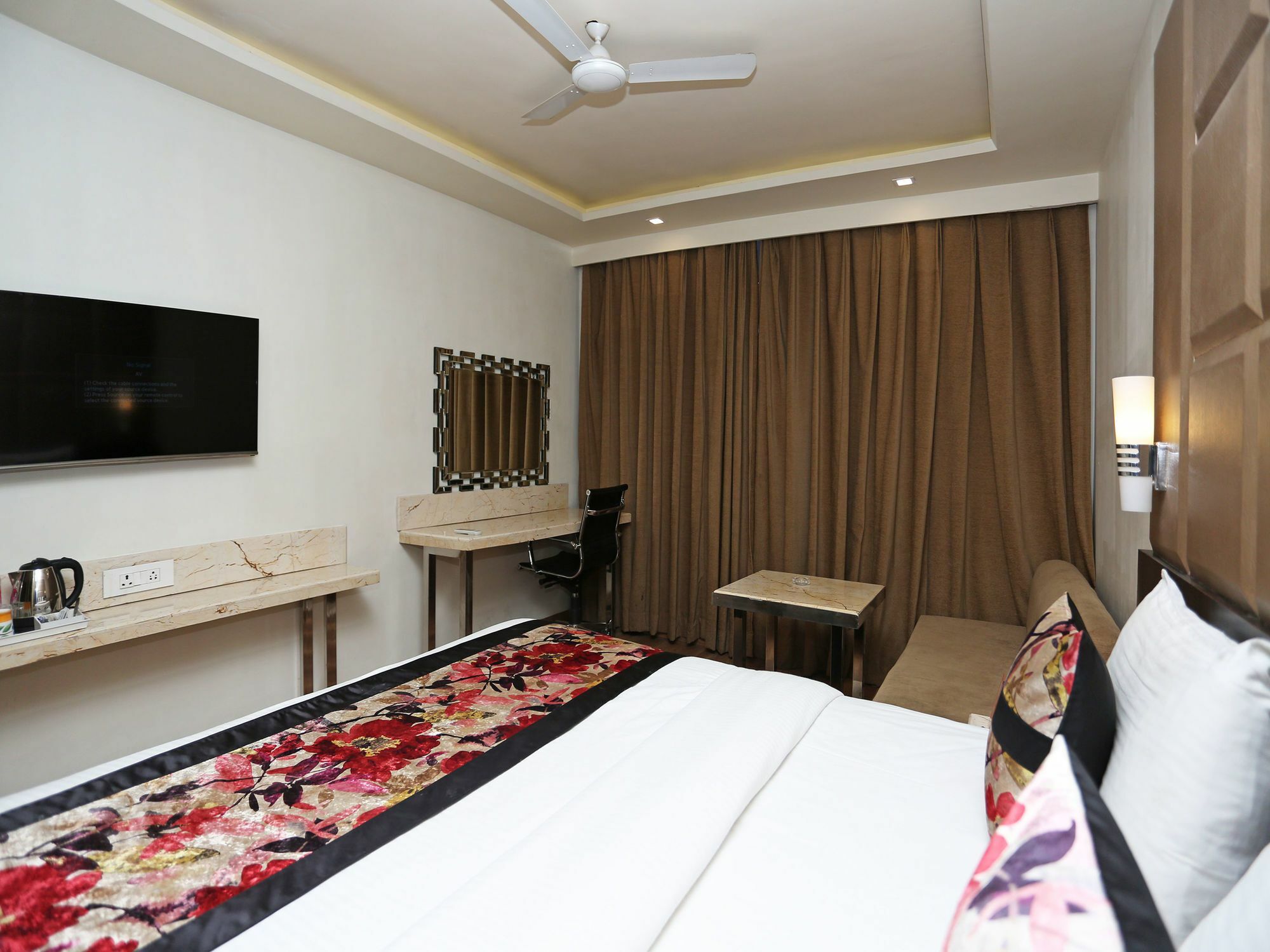Hotel Deep Kanpur Dış mekan fotoğraf