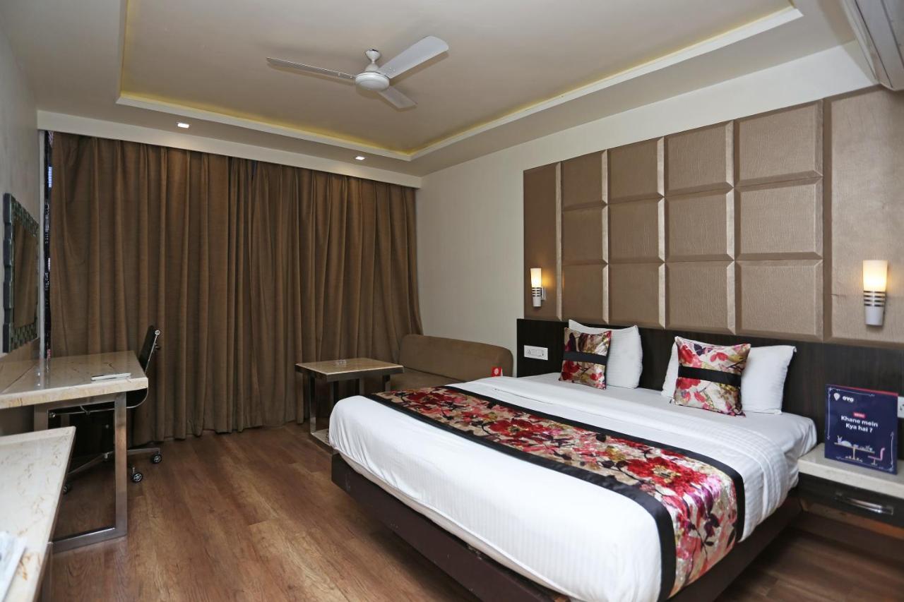 Hotel Deep Kanpur Dış mekan fotoğraf